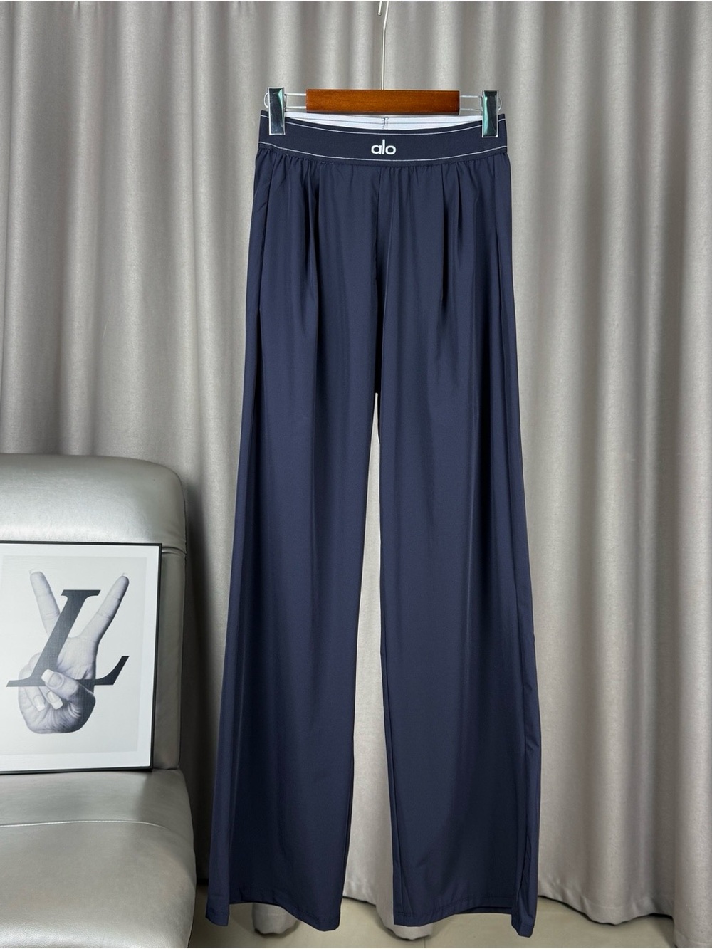 ALO Yoga Women's Navy Wide-Leg Jeggings